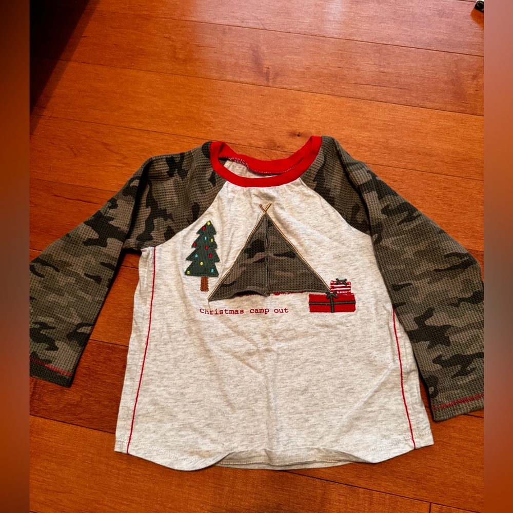 Mudpie camo sleeve Christmas shirt with tent Santa and reindeer under 12-18M